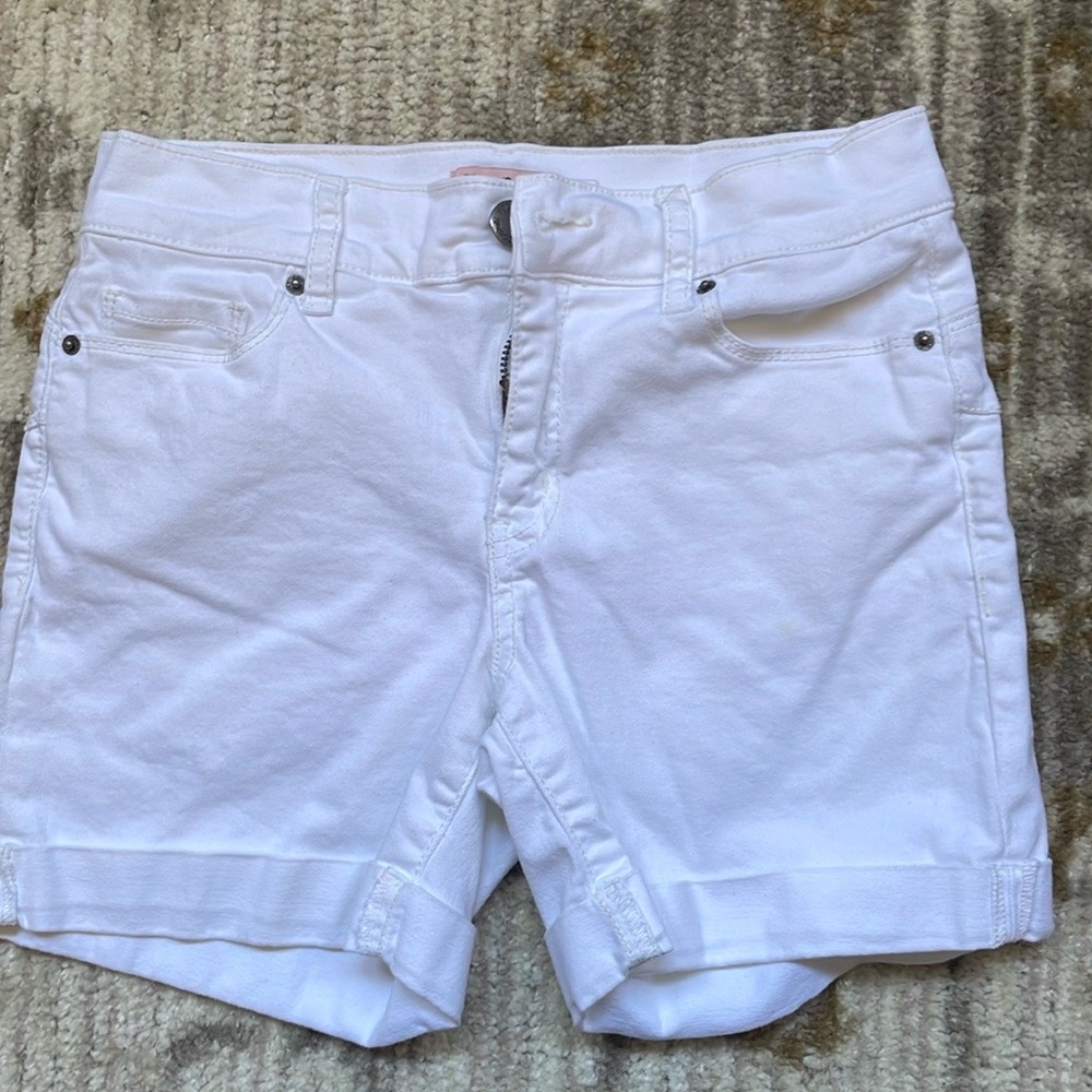 Juicy Couture (size: women 2) white Jean shorts
